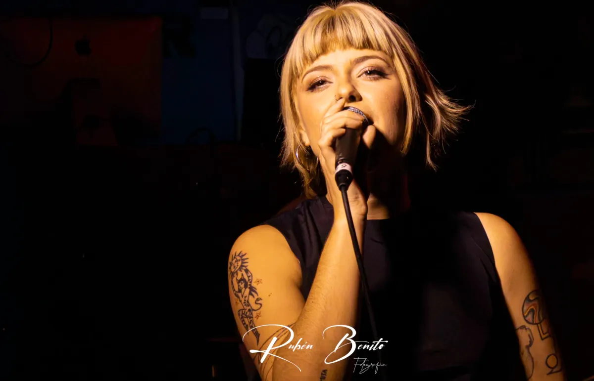 Alba Reche en Salamanca en un concierto íntimo en La Chica de Ayer