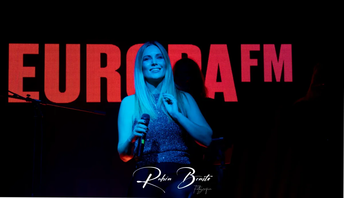 Edurne en la sala Camelot de Salamanca, en un showcase de Europa FM