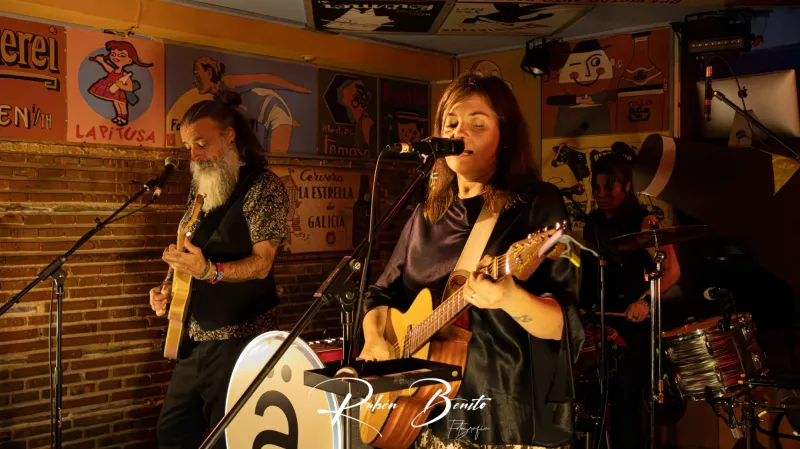 Mäbu presenta El sonido de una tierra escondida en La Chica de Ayer | Salamanca