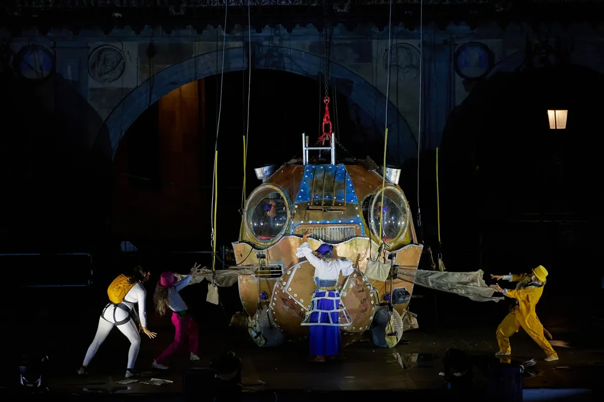Grupo Puja! deslumbra en Salamanca con “Verne”, el gran espectáculo aéreo inaugural de FÀCYL 2026