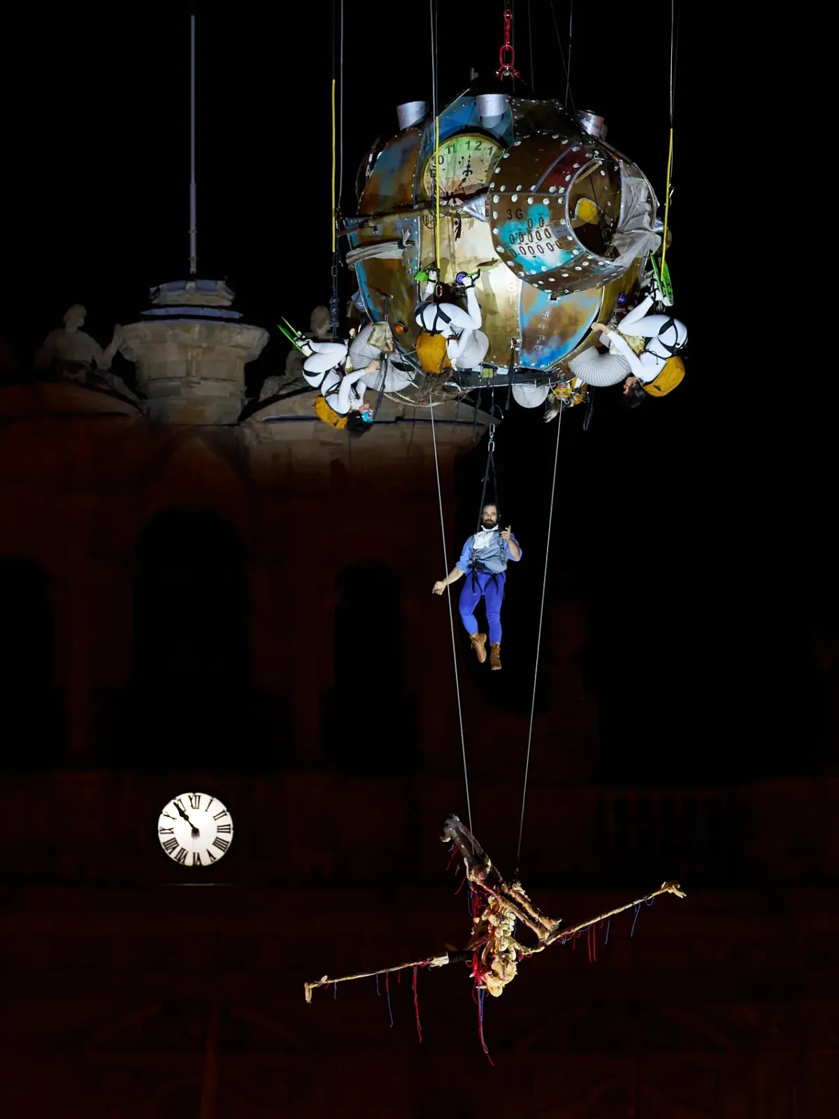Grupo Puja! deslumbra en Salamanca con “Verne”, el gran espectáculo aéreo inaugural de FÀCYL 2026
