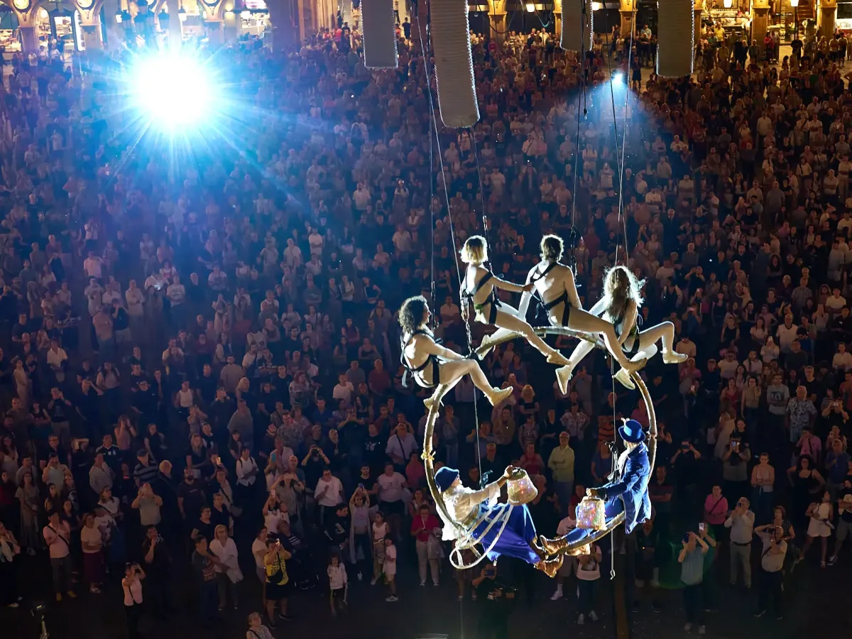 Grupo Puja! deslumbra en Salamanca con “Verne”, el gran espectáculo aéreo inaugural de FÀCYL 2026