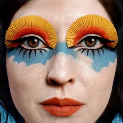 Anni B Sweet se sacude la oscuridad en «Alegría», su disco más luminoso