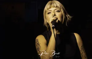 Alba Reche en Salamanca en un concierto íntimo en La Chica de Ayer